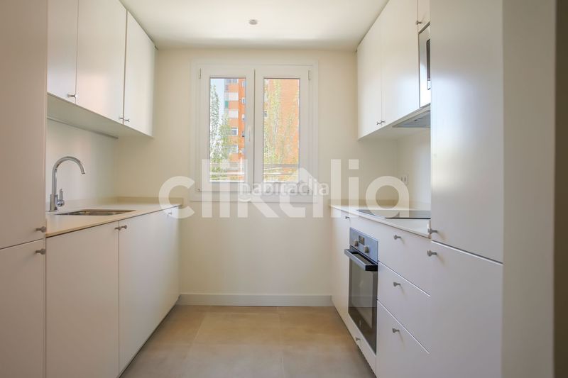 Foto cd7adc6a-cea1-42e5-9702-c4b48392dc03. Pis amb calefacció a Lucero Madrid