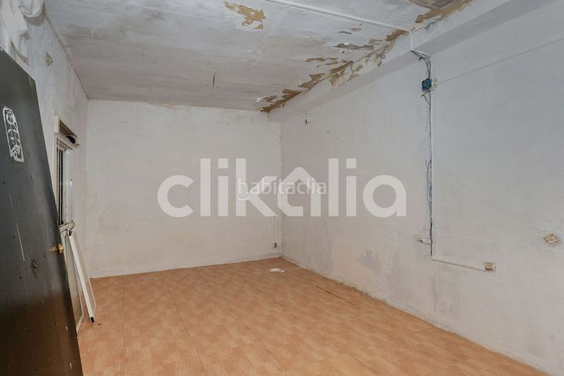 Foto 0c729d3f-3492-41b1-b026-9483292737ed. Casa amb piscina a Carmona