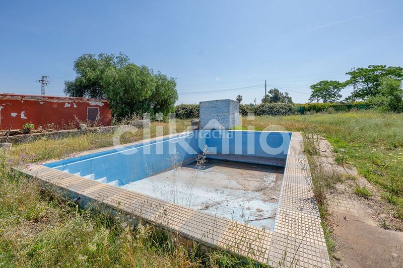 Foto 6a8e9c73-88f4-4825-9d13-b16c76dc607d. Casa amb piscina a Carmona