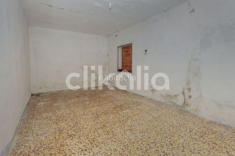 Foto c738c932-227a-4be2-819b-46484068aba8. Casa amb piscina a Carmona