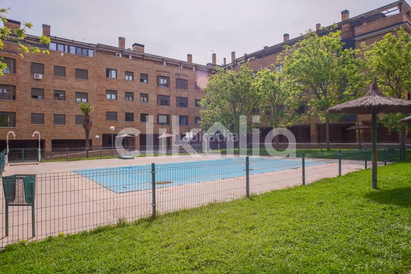 Foto f259819d-fc3b-40b8-bd1c-3d3239c7ada9. Pis amb calefacció aparcament piscina a Alfajarín