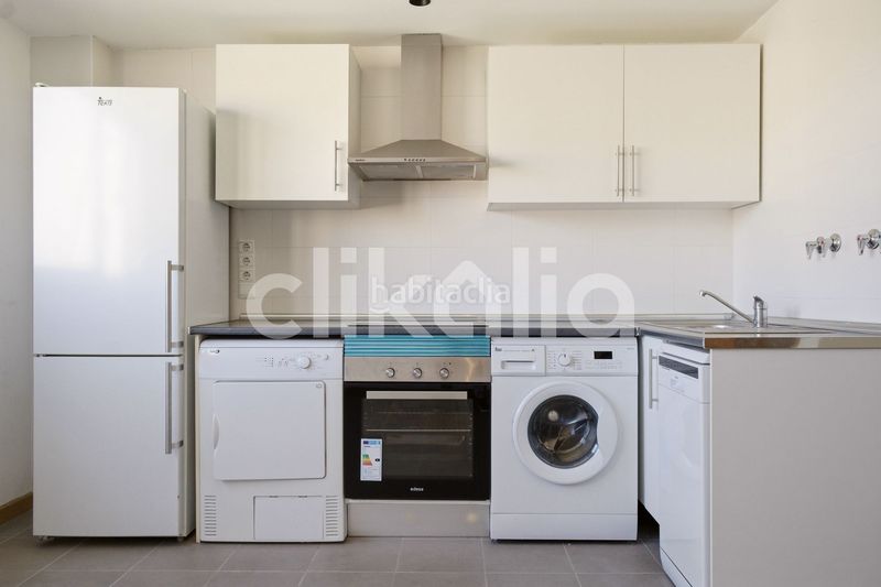 Foto e9a96361-9e9e-44e4-854b-3587bb68d634. Pis amb calefacció aparcament piscina a primera fase-nuevo Tres Cantos Tres Cantos