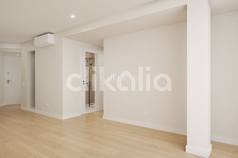 Foto aed3eb6f-5940-40fe-8739-cd3532f2f645. Piso en Suárez Málaga