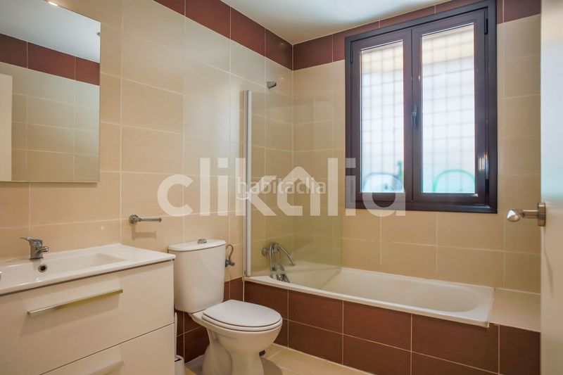 Foto a7c191be-e069-4dd3-aa4d-ed0dfa019e55. Pis amb calefacció aparcament piscina a Rivas Futura Rivas - Vaciamadrid