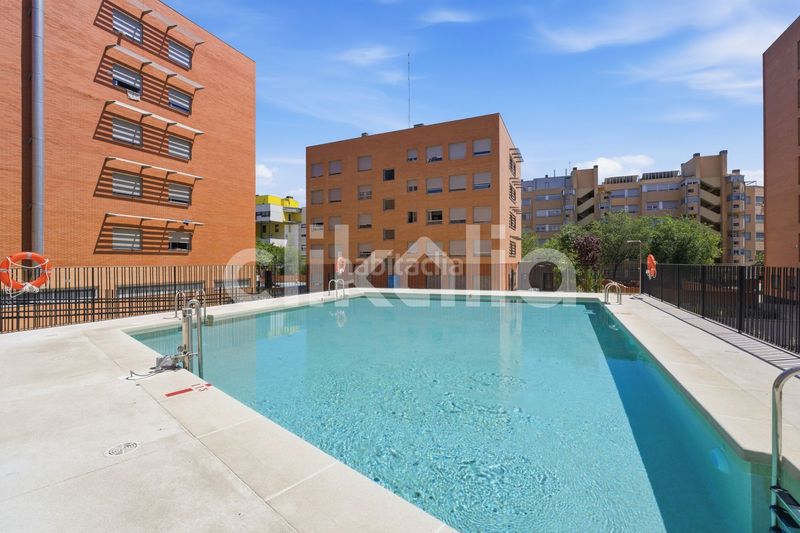 Foto ef14862f-b6df-4e59-acdf-72d2db6d9ea6. Pis amb calefacció aparcament piscina a Ensanche de Vallecas-La Gavia Madrid
