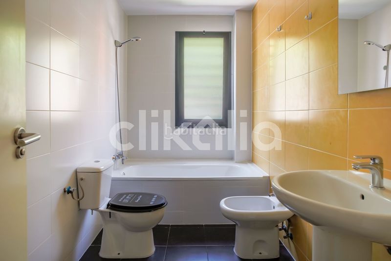 Foto 964a86ef-0b33-4d99-9d6e-b2083469e4e0. Pis amb calefacció aparcament piscina a Soto de Henares Torrejón de Ardoz