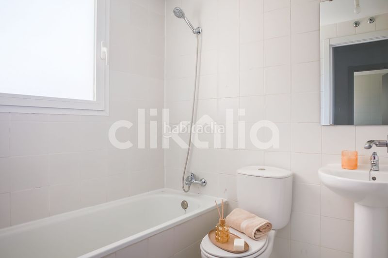 Foto 431f5f19-2746-4542-98b2-40bc9823996a. Pis amb calefacció aparcament piscina a Cuatro Vientos Madrid