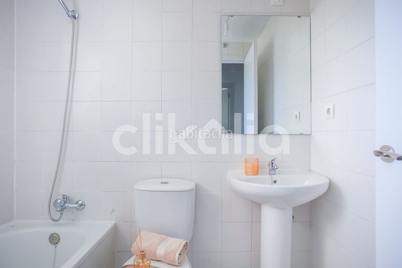 Foto c3421612-ddd8-4d52-84ce-3c6542d8c14f. Pis amb calefacció aparcament piscina a Cuatro Vientos Madrid