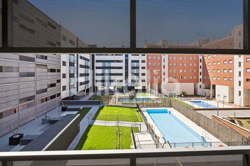 Foto b9c4eb9b-7cdd-45dd-8417-884720e0ded0. Pis amb calefacció aparcament piscina a Ensanche de Vallecas-La Gavia Madrid