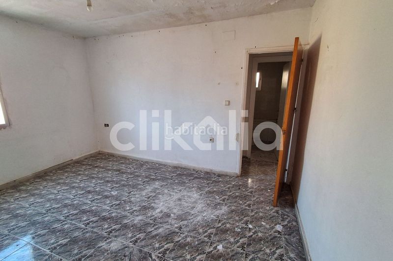 Foto ec5710fe-5ee5-4f22-ba79-f9b1434eb212. Pis a La Chanca - Pescadería Almería