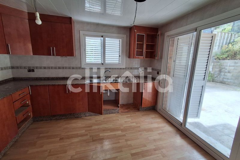 Foto 64a5fef6-dab8-4aee-a6f9-927f073f8537. Casa en costa Cunit - els jardins - els rosers Cunit