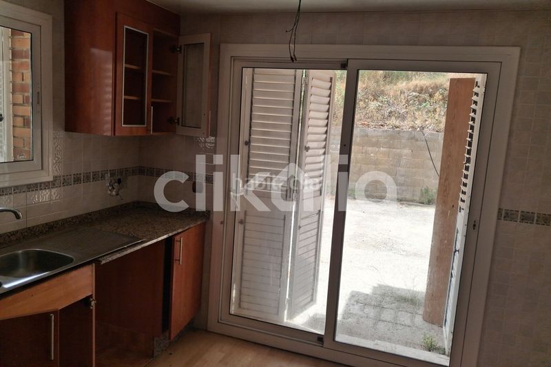Foto 7a6faf95-7d1a-4ff3-b09a-53bd7744b128. Casa en costa Cunit - els jardins - els rosers Cunit