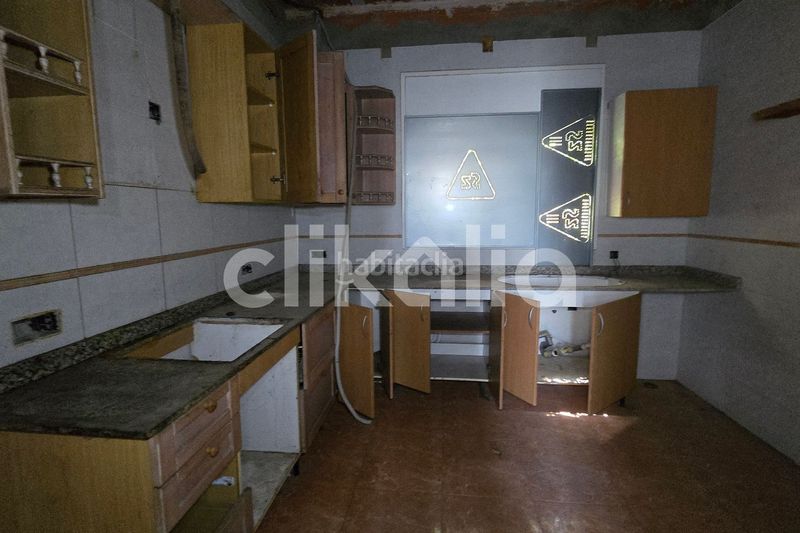 Foto 3e596095-5a7d-4bff-8b4f-6f9dae34f624. Casa amb aparcament a Vallirana