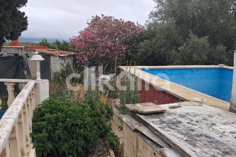 Foto dd2ade51-9a32-4900-bcb9-df041b19a750. Casa amb piscina a Pedralba