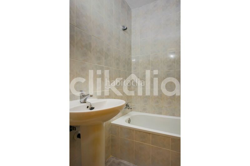 Foto 39682abb-46e5-460b-9077-d58731073b5d. Pis amb calefacció aparcament piscina a Cuatro Vientos Madrid