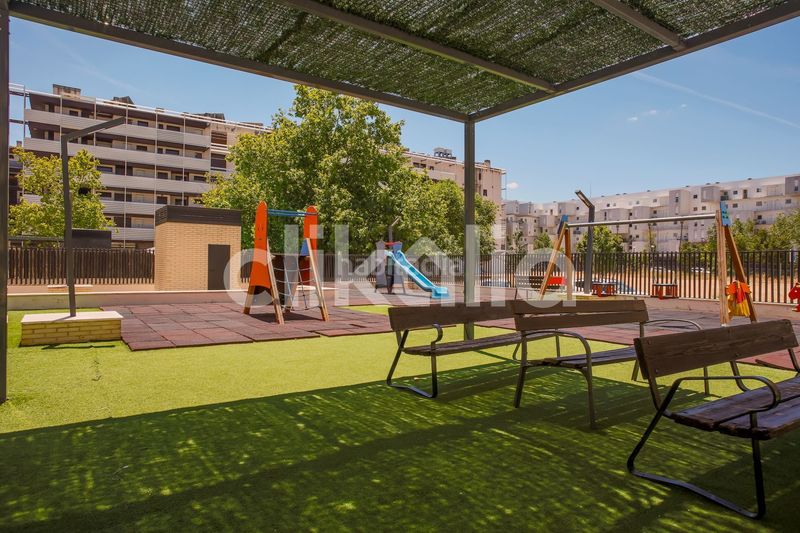 Foto 5ded04e9-c945-4ac9-9051-1f7e5e8f4e9a. Pis amb calefacció aparcament piscina a Cuatro Vientos Madrid