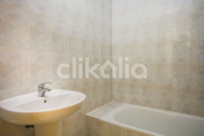 Foto 6b8a62b5-5569-4e91-99f2-237d15594e39. Pis amb calefacció aparcament piscina a Cuatro Vientos Madrid