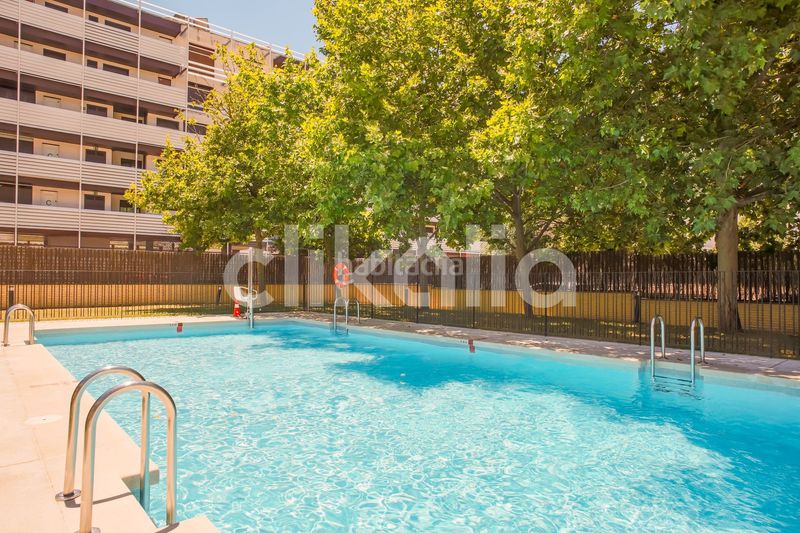 Foto e56282e8-0a14-43ff-a3da-93d3bedece8a. Pis amb calefacció aparcament piscina a Cuatro Vientos Madrid