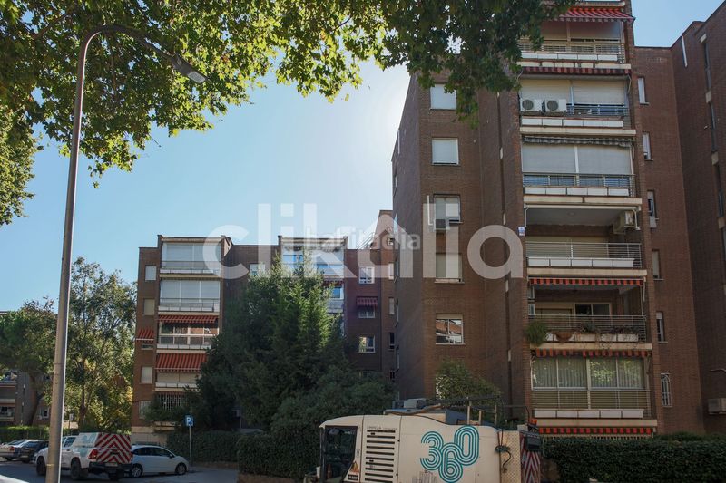Foto 1cd7fdc1-9462-4521-b4c3-f5db71bfa8af. Pis amb calefacció a Alameda de Osuna Madrid