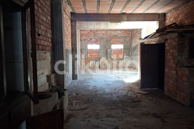 Foto dad2f6c6-fa7a-4730-b35f-bd0e923b16c9. Casa amb aparcament a Alberic