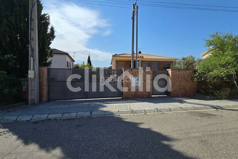 Foto d56ee717-86c6-43b8-9c01-7dcc8a3ec422. Casa amb calefacció aparcament piscina a Querol