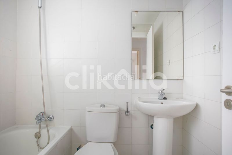 Foto be66789f-e54f-4933-acef-4395da63c824. Pis amb calefacció aparcament piscina a Cuatro Vientos Madrid