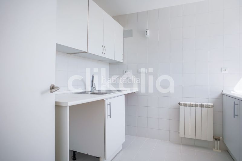 Foto c6e00e18-9955-4058-987d-12b1d550fa10. Pis amb calefacció aparcament piscina a Cuatro Vientos Madrid