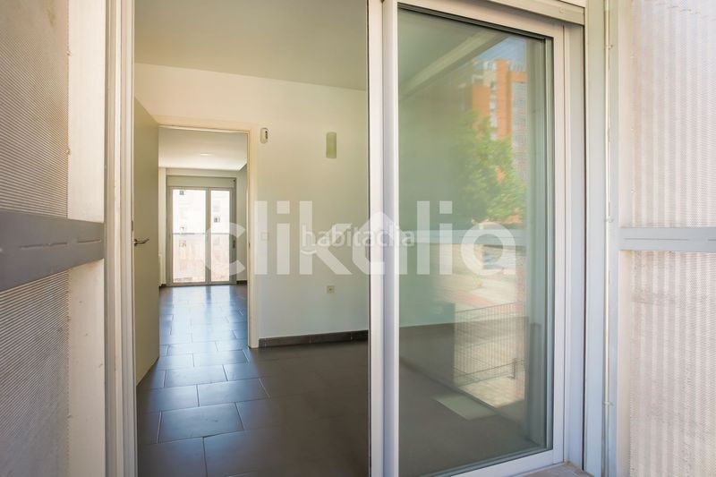 Foto 5a9858e1-e700-43ce-9f05-e304713628a9. Pis amb calefacció aparcament piscina a PAU de Carabanchel Madrid