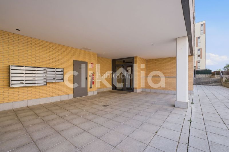 Foto ea8f7ad3-4008-4f1d-b605-e3ac5c9e4327. Pis amb calefacció aparcament piscina a primera fase-nuevo Tres Cantos Tres Cantos