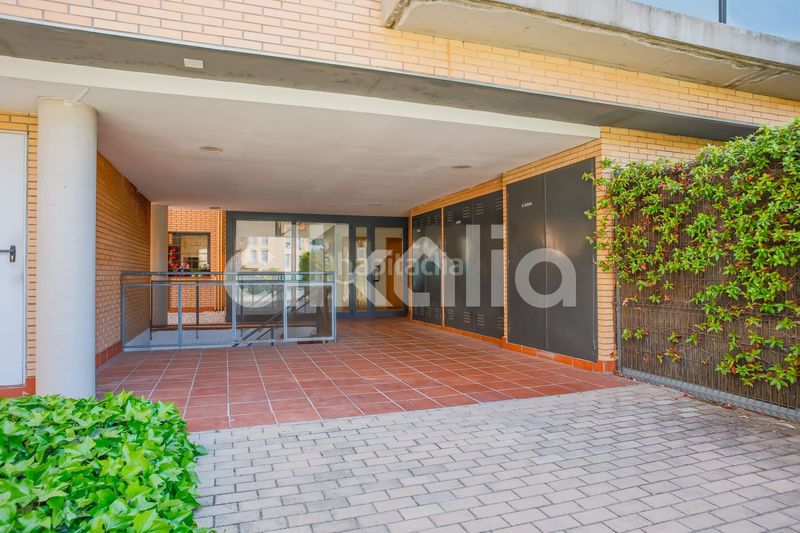Foto 5d3f1d0b-35db-4d35-a0a8-d35ea2ecf62a. Pis amb calefacció aparcament piscina a Montecillo Rozas de Madrid (Las)