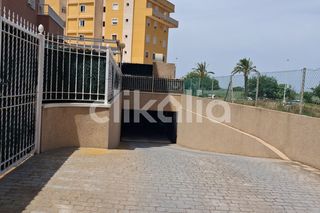 Aparcament cotxe a Puerto Deportivo