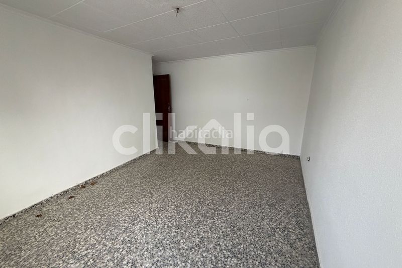 Foto f1db3876-2e6e-4229-918c-e646efe4777a. Pis a Yecla