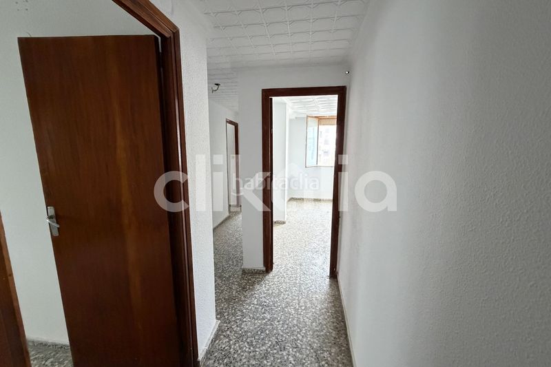 Foto fb68e0ff-679c-40ea-8c7b-f7a7fb1bd0c0. Pis a Yecla