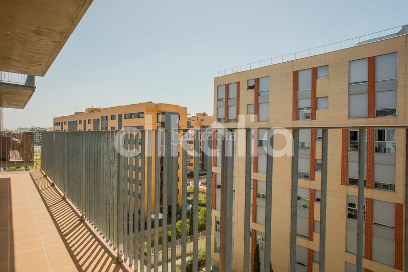 Foto b0a9f7ec-d0e5-42d1-a0bd-3dfef42a54dc. Pis amb calefacció aparcament piscina a primera fase-nuevo Tres Cantos Tres Cantos