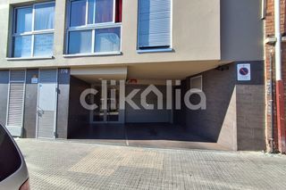 Aparcament cotxe a Ca n'Anglada