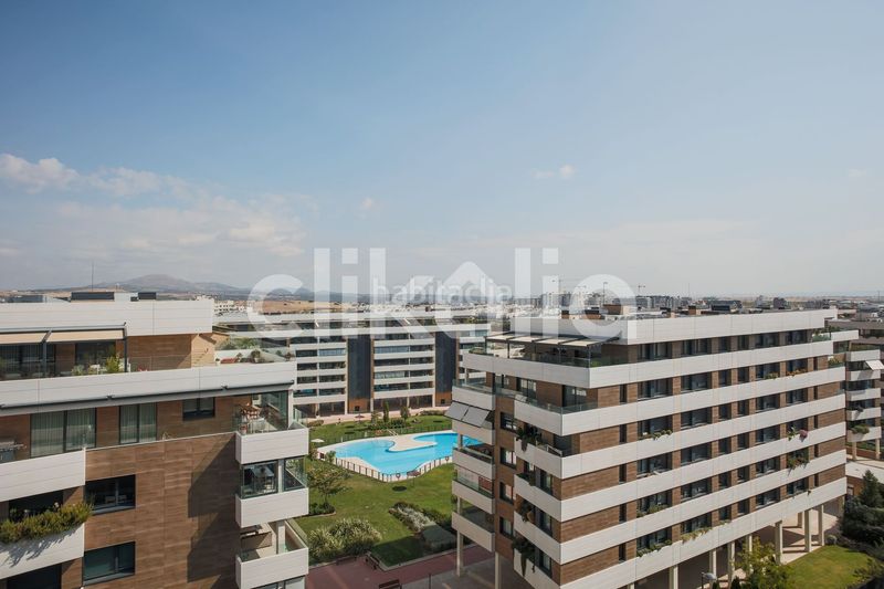 Foto 019b9a71-d53a-4818-80e0-4d7ac026d3b6. Pis amb calefacció aparcament piscina a primera fase-nuevo Tres Cantos Tres Cantos