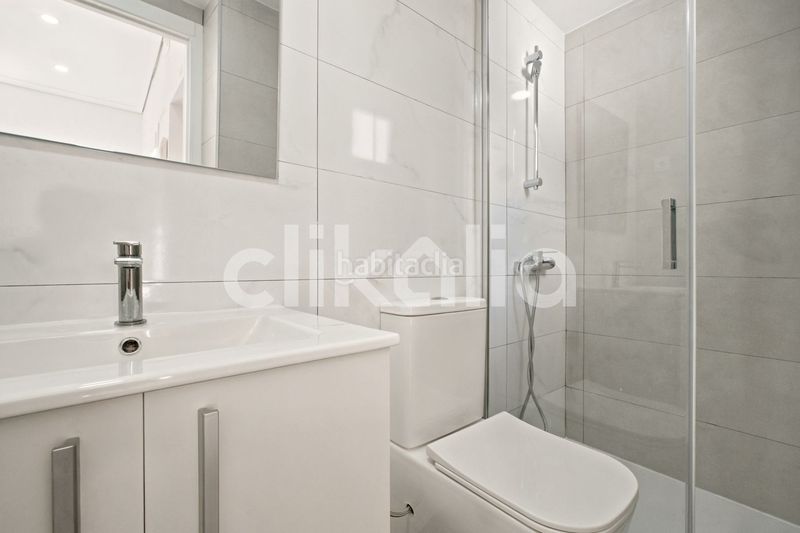 Foto 0c87eb07-7f2b-4a6e-958c-24831ec3b018. Alquiler piso en Ventas Madrid