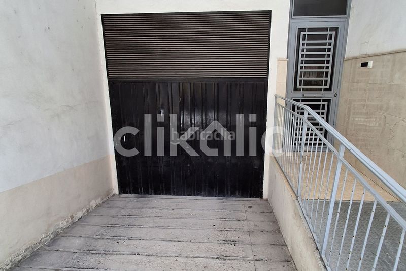 Foto fba49367-44bc-43a5-ac83-f5812344b735. Aparcament cotxe a Campello Playa Campello (el)