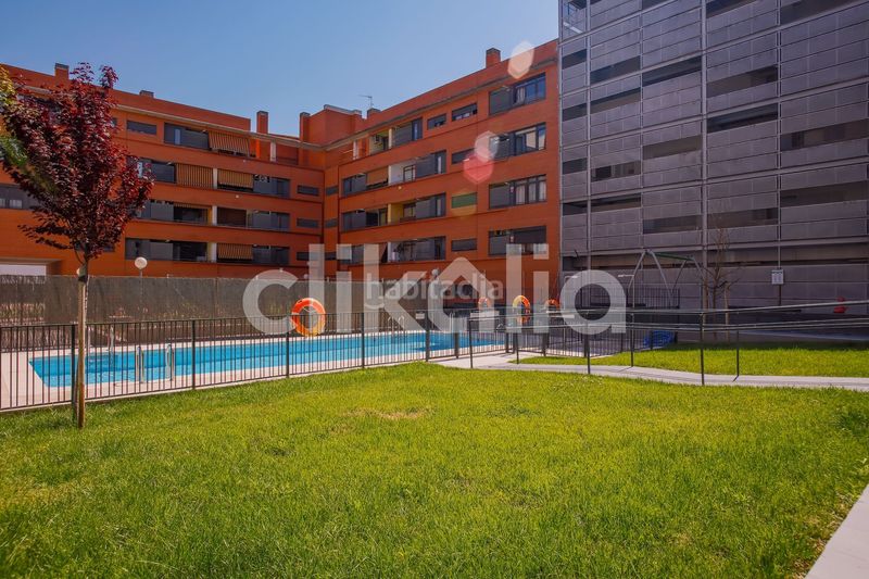 Foto b61c9d5d-57a3-4820-a26c-e2318c72f521. Pis amb calefacció aparcament piscina a Ensanche de Vallecas-La Gavia Madrid