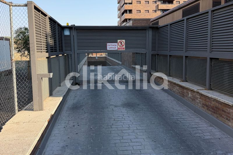 Foto 0c7cb5e5-69c8-48a5-8251-dee35be21c3e. Autoparkplatz in El Quiñón Seseña