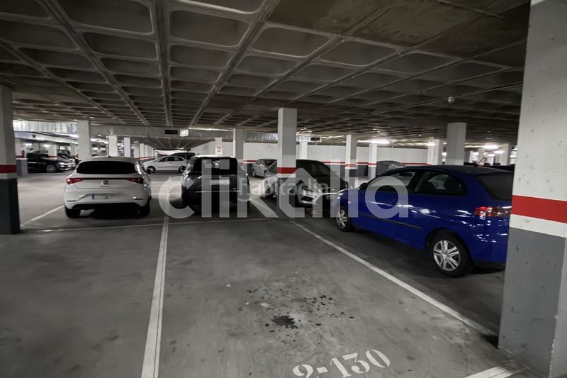 Foto a12ef9f9-9bb2-4b79-81a6-d147ef750dce. Autoparkplatz in El Quiñón Seseña