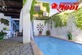 Maison à Arenas del Rey. Casa en 2 plantas con patio interior y piscina propia.  totalmen