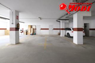 Aparcament cotxe a Padul. Plaza de garaje con trastero con 30,67 m2 construida y 15,72 m2