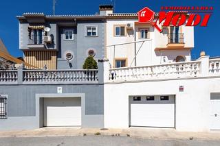 Edifici a Huétor Vega. ¿quiere montar un hotel o una gran casa rural? ¿son muchos en la