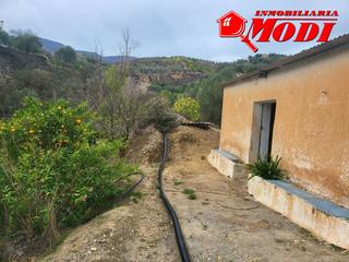 Masia a Valle (El). Finca en restábal con nave de aperos de 18 metros cuadrados.  su
