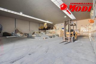 Bâtiment à usage industriel à Albolote. Amplia nave en polígono juncaril, bien ubicada a escasos metros