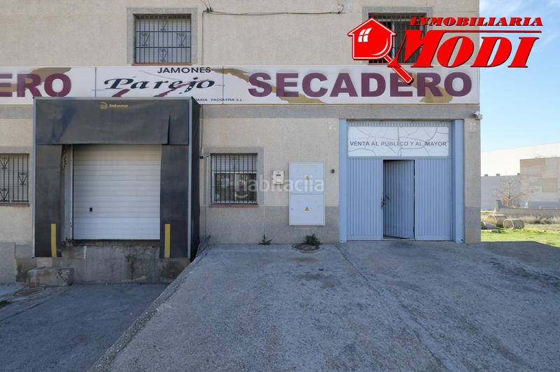 Foto 5d012380-d301-49be-9fd8-470ec7387b37. Edifici a Padul