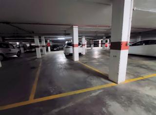 Aparcament cotxe a Padul. Plaza de garaje de 12 m2  con trastero en edificio oasis