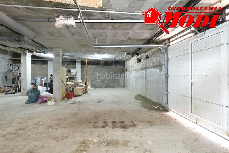 Foto a2ad9493-e4f5-4032-ba24-276c8ff9ea92. Parking voiture dans Lecrín