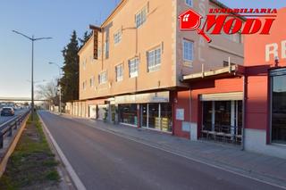 Édifice à Santa Fe. Sale a la venta este magnifico hostal a pie de la autovia a92 de
